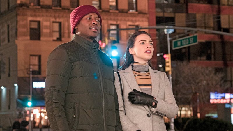 „The Dragon Slayer“ -- Miles gets an offer to join a podcast network that wants the exclusive rights to the God Account story. But when Cara has the chance to move up at her job by interviewing Simon Hayes about his possible connection to the Account, she must decide if she’s willing to risk Miles’ big break to further her own career. Pictured: Brandon Micheal Hall as Miles Fineh, Violett Beane as Cara Bloom. – Bild: Barbara Nitke /​ Warner Bros. Entertainment Inc.