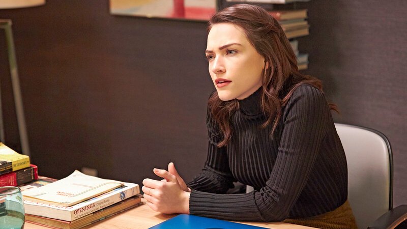 „Return to Sender“. Pictured: Violett Beane as Cara Bloom. – Bild: Barbara Nitke /​ Warner Bros. Entertainment Inc.