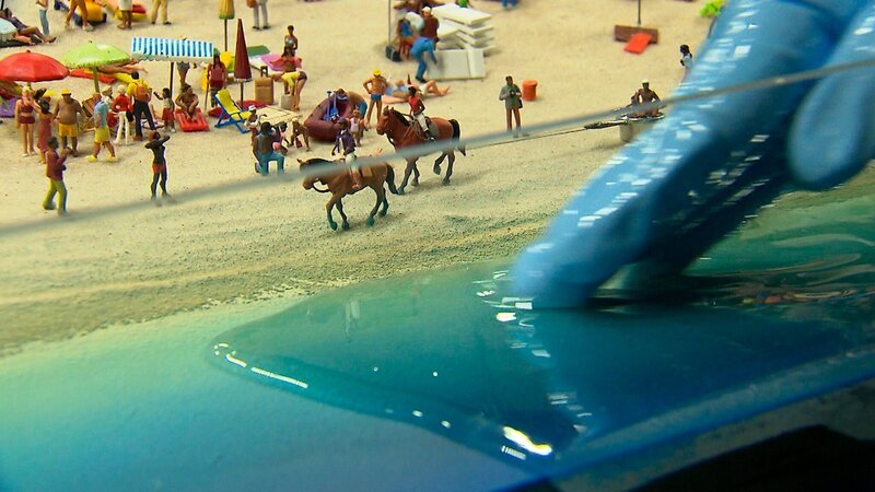 Die Copacabana braucht Wasser und das wird im Wunderland mit flüssigem Kunstharz gegossen. – Bild: Miniatur Wunderland