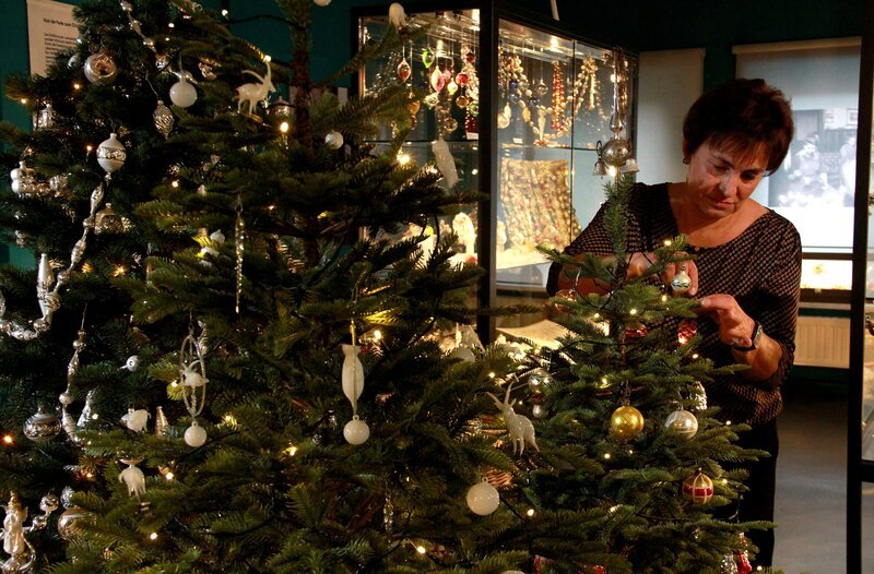 Das hiesige Glasmuseum sammelt seit über 100 Jahren gläserne Arbeiten aus Lauscha. Es ist das älteste Spezialmuseum für Glas in Deutschland, wie Museumschefin Anja Fölsche erzählt. – Bild: MDR/Kathrin Welzel Das hiesige Glasmuseum sammelt seit über 100 Jahren gläserne Arbeiten aus Lauscha. Es ist das älteste Spezialmuseum für Glas in Deutschland, wie Museumschefin Anja Fölsche erzählt. – Bild: MDR/Kathrin Welzel