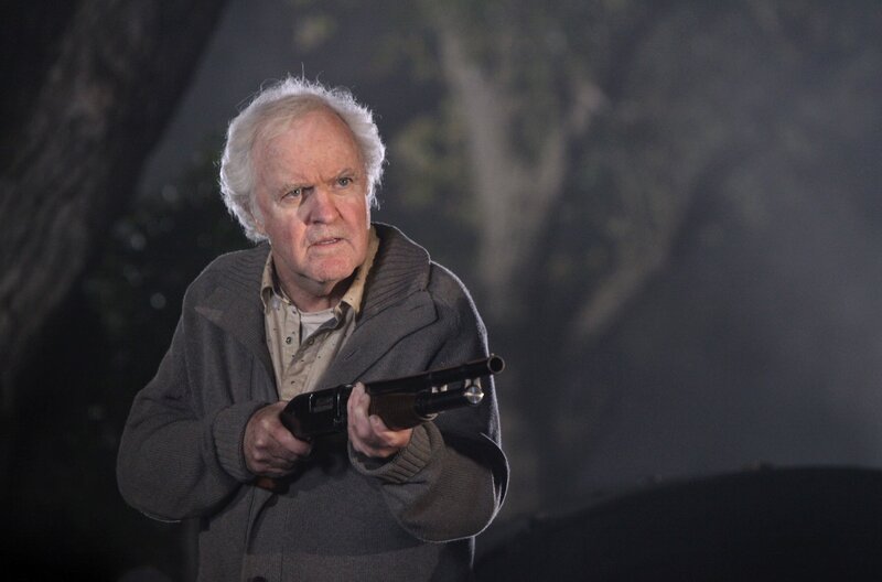 Ist Clifford Stuckey (James Handy) etwa doch nicht der senile alte Mann, der er vorgibt zu sein? – Bild: 2010 American Broadcasting Companies, Inc. All rights reserved. Lizenzbild frei