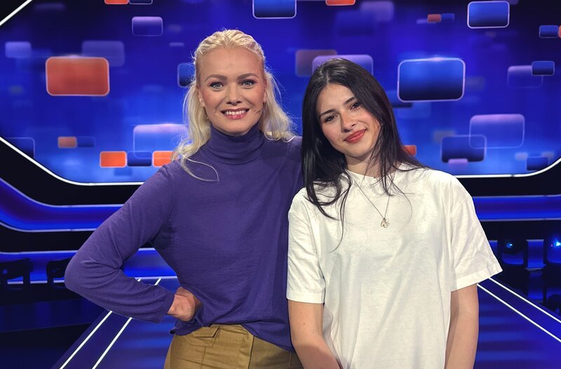 Team „Familie“: Franziska Knuppe (l.), Mathilda Moestl (r.) – Bild: ARD/ITV Studios Team „Familie“: Franziska Knuppe (l.), Mathilda Moestl (r.) – Bild: ARD/ITV Studios