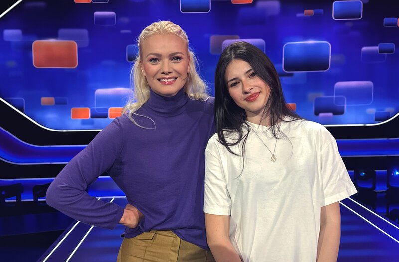 Team „Familie“: Franziska Knuppe (l.), Mathilda Moestl (r.) – Bild: ARD/​ITV Studios