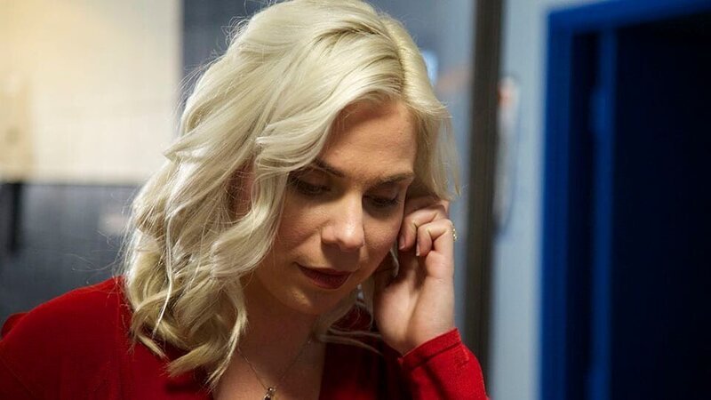 Leslie on the phone. – Bild: Discovery Communications