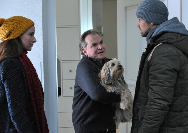 Ermitteln jeder für sich, aber nicht unbedingt zusammen: Dr. Winter (Fritz Wepper, Mitte), Tochter Alexandra (Sophie Wepper) und Oberkommissar Donald Becker (Wayne Carpendale). – Bild: ARD Degeto/​Tivoli Film/​Elke Werner