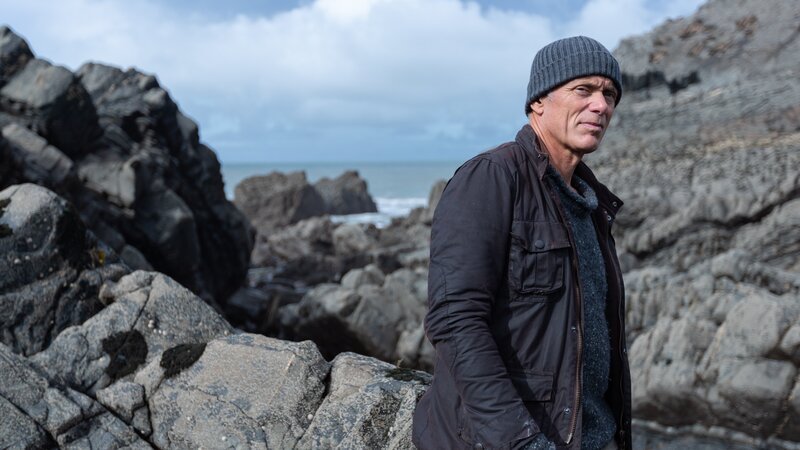 xtreme angler Jeremy Wade against dramatic North Devon coastline – Bild: Discovery Communications, LLC