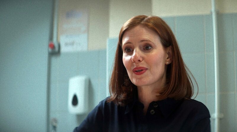 Grace Strachan (Amy Nuttall) leitet die Klinik auf Runa – das einzige Angebot medizinischer Versorgung für die gesamte Insel. – Bild: Cuba Pictures/​Paramount+