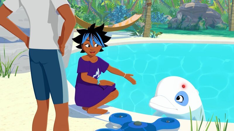 Maimiti (M.) zeigt Yann (l.) ihre neueste Erfindung. Ein Gerät, mit dem Delfin Zoom (r.) nur mit Hilfe seiner Gedanken eine Drohne steuern kann. Yann ist überhaupt nicht begeistert, denn er befürchtet, Zoom könnte ausgenutzt werden. – Bild: ZDF und Media Valley/​Marzipan Films