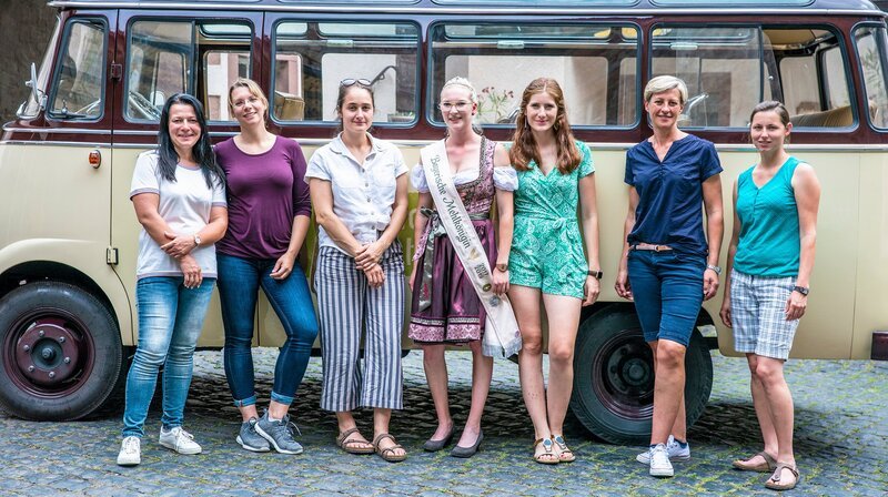 Die Landfrauen 2019 – von links: Angela Wunderlich, Kristin Güllich, Schirin Oeding, Martina Knecht, Barbara Knötzinger, Mathilde Falter-Weiderer und Stefanie Rieblinger. – Bild: BR/​megaherz gmbh/​Moritz Sonntag