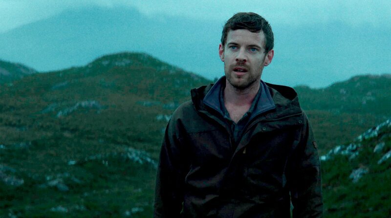 Je näher Dr. Hunter (Harry Treadaway) der Wahrheit hinter den Morden auf Runa kommt, umso stärker gerät er in Gefahr. – Bild: Cuba Pictures/​Paramount+