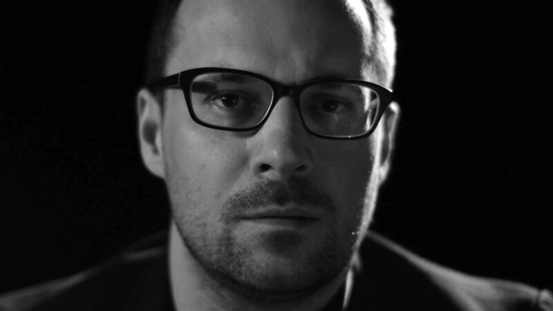 Magnus’ (Nikolai Will) Heldenreise droht ein vorschnelles Ende zu nehmen. – Bild: MDR/​Ivan Djambov