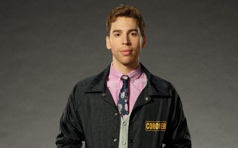 Mick English (Jordan Gavaris) – Bild: RTL /​ American Broadcasting Companies, Inc.