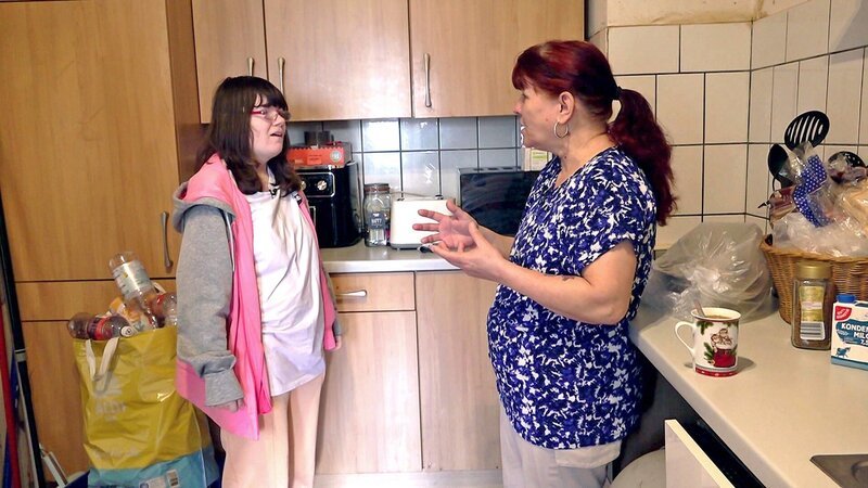 Seit drei Wochen ist Petras Wohnung durch Pascals Auszug eine reine Mädels-WG.; Seit drei Wochen ist Petras Wohnung durch Pascals Auszug eine reine Mädels-WG. – Bild: RTLZWEI