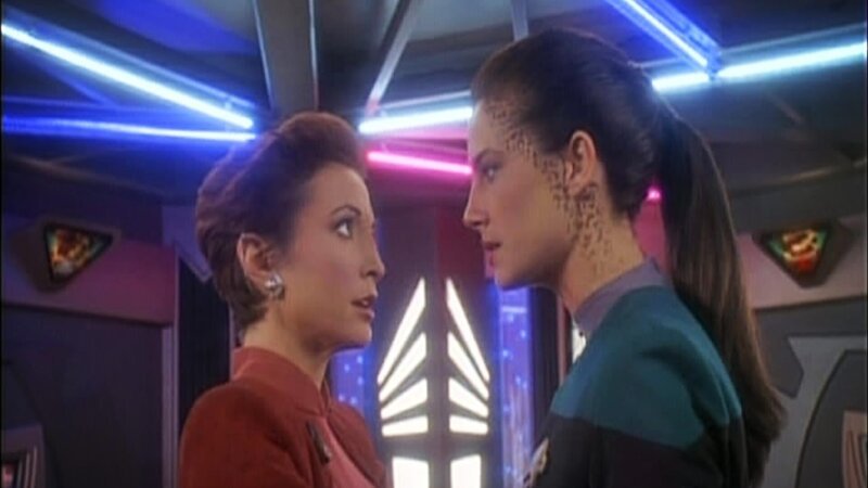 Kira Nerys (Nana Visitor) und Jadzia Dax (Terry Farrell) – Bild: Tele 5