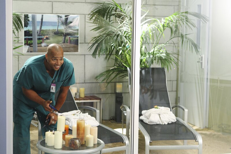 Ist J.D. bei seiner Überraschung für Elliot behilflich: Turk (Donald Faison) … – Bild: Touchstone Television Lizenzbild frei