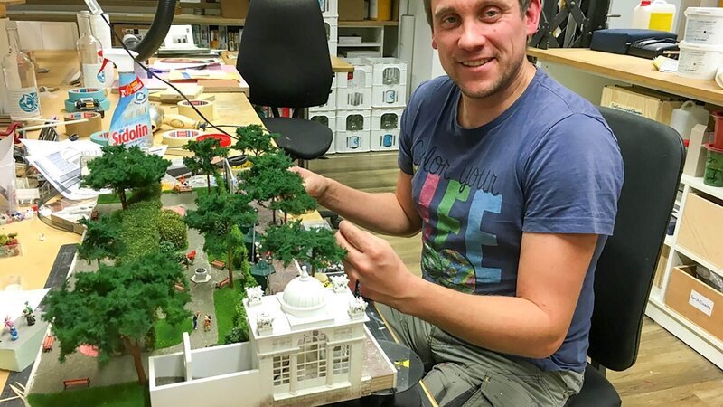 Sönke Freitag, Modellbauer – Bild: RTL /​ SPIEGEL TV