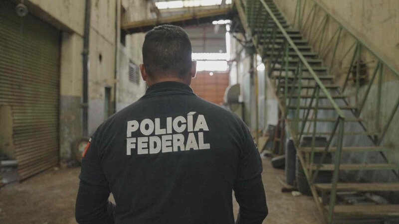 Die mexikanische Bundespolizei soll in die korrupten Machenschaften zwischen Kartellen und Regierung verwickelt sein. – Bild: ZDF und UPSIDE TELEVISION