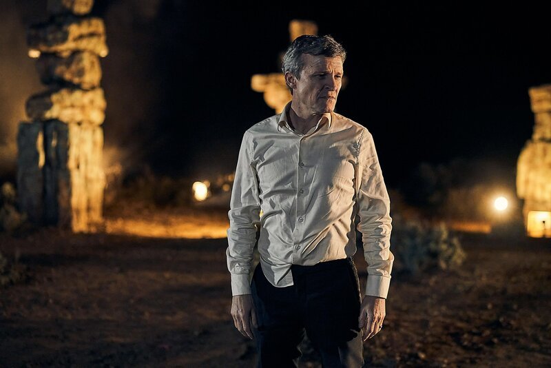 Detective Inspector Lachlan Rogers hat mit dem Griechen Kosta noch eine ganz eigene Rechnung offen. – Bild: ZDF /​ Ian Routledge