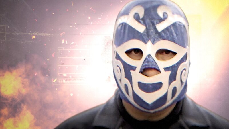 Namenloser Protagonist, der zum Schutz vor dem Erkanntwerden eine Maske trägt. – Bild: ZDF und Tobias Lenz