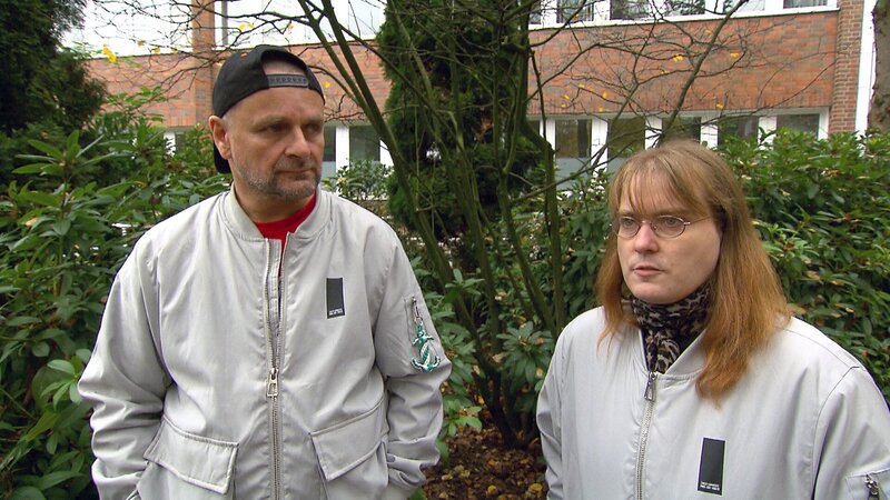 In Hamburg-Barmbek stehen die Eltern Olaf (53) und Jessica (38) vor neuen Herausforderungen. Im Gerichtstermin kämpft Jessica um die Rückführung ihres gemeinsamen Sohn Josh, der seit einigen Monaten bei einer Pflegefamilie untergekommen ist. – Bild: RTLZWEI