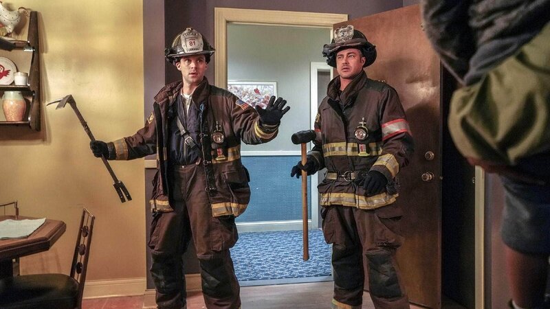 On the right: Kelly Severide (Taylor Kinney). – Bild: RTL /​ NBC Universal