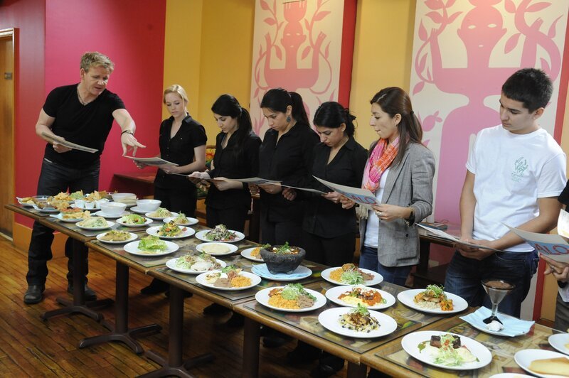 Ob durch eine neue Speisekarte, einen neuen Finanzplan oder ein neues Konzept – Sternekoch Gordon Ramsay (l.) hilft Restaurants wieder auf die Beine … – Bild: 2011 ITV Studios, Inc. all rights reserved. Lizenzbild frei