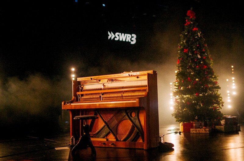 Das SWR3 Weihnachtskonzert 2024 findet im Theater in Baden-Baden statt. – Bild: SWR/​SWR3/​Niko Neithardt