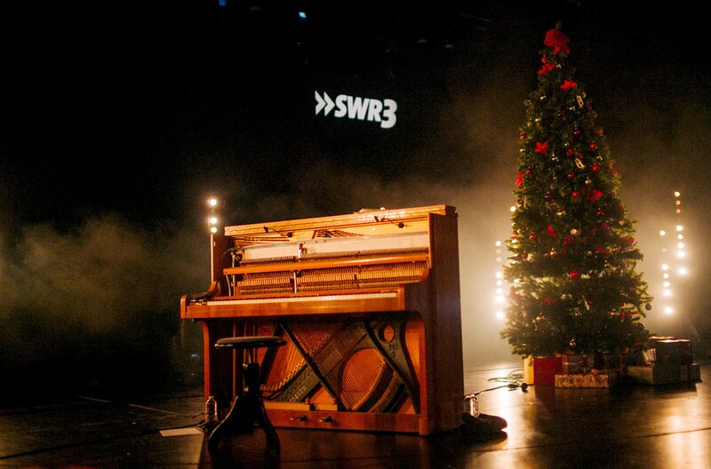 Das SWR3 Weihnachtskonzert 2024 findet im Theater in Baden-Baden statt. – Bild: SWR/​SWR3/​Niko Neithardt