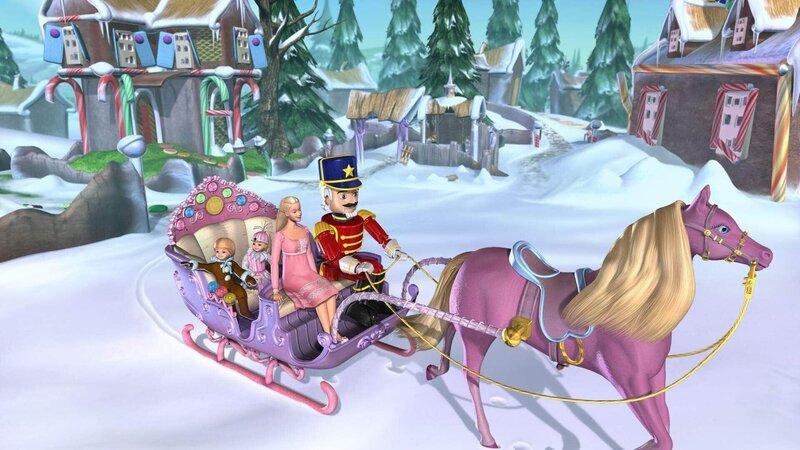 Barbie, in der Rolle der Clara, der Nußknacker und ihre Freunde begeben sich gemeinsam auf die Suche nach der Zuckerfee, welche in den Fängen des bösen Mäusekönigs steckt. – Bild: SUPER RTL