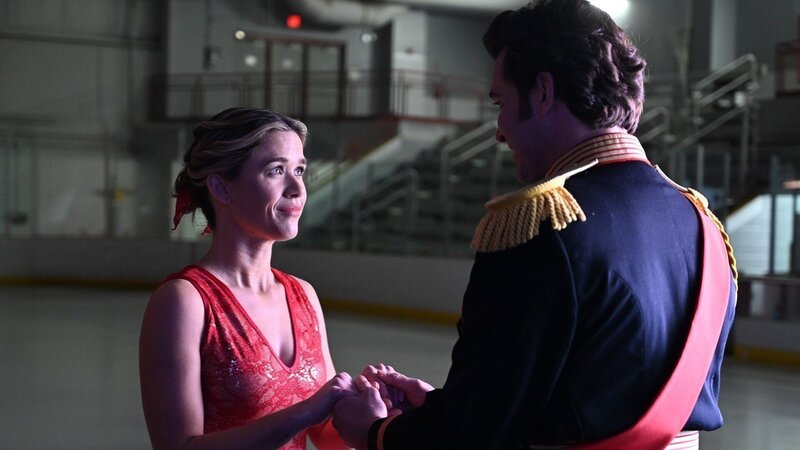 Abigail (Anna Marie Dobbins) sagt Prince John (Jonathan Stoddard), dass sie ihn liebt.  Die Verwendung des sendungsbezogenen Materials ist nur mit dem Hinweis und Verlinkung auf RTL+ gestattet.; Abigail (Anna Marie Dobbins) sagt Prince John (Jonathan Stoddard), dass sie ihn liebt.  Die Verwendung des sendungsbezogenen Materials ist nur mit dem Hinweis und Verlinkung auf RTL+ gestattet. – Bild: RTL /​ Hybrid LLC