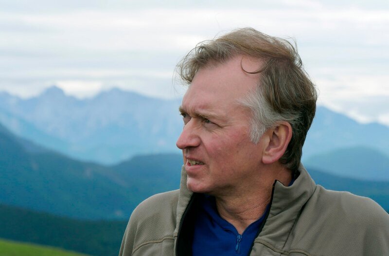 Christian Springer begleitet Werner Schmidbauer in die Berge. – Bild: BR/​Werner Schmidbauer