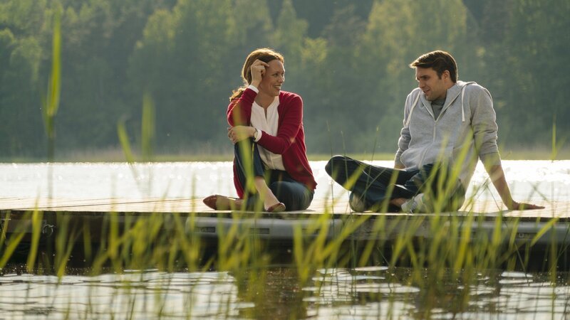 Ben (Pierre Kiwitt) öffnet sich Luisa (Nike Fuhrmann). – Bild: ZDF und Arvid Uhlig