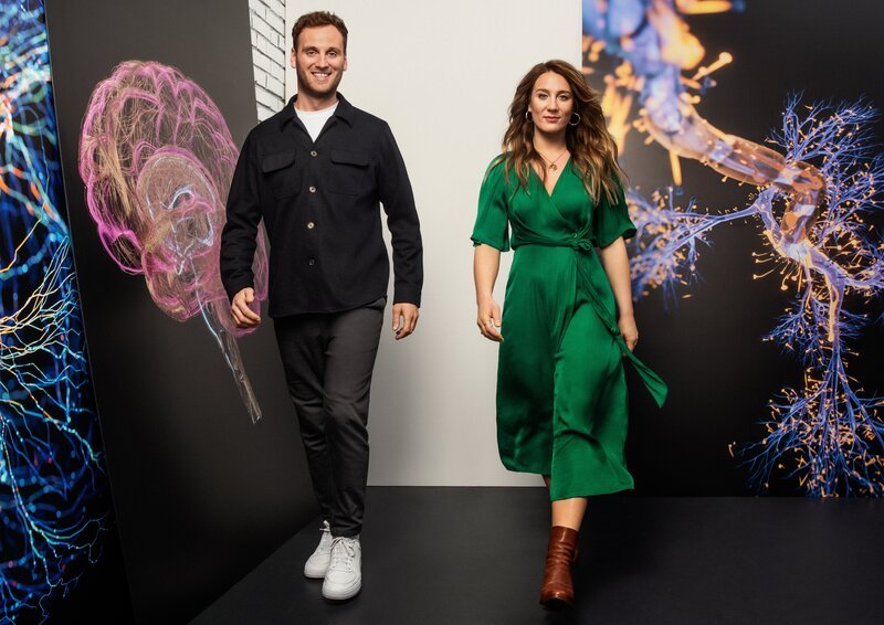 "Terra Xplore": Leon Windscheid und Jasmina Neudecker – Bild: ZDF und Holger Pooten ; getty ; iStock /​ [M] Serviceplan.