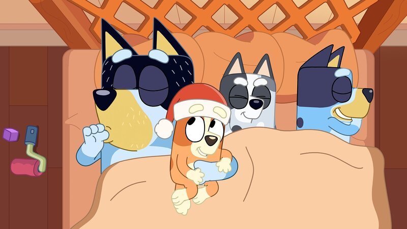 L-R: Bandit, Bingo, Muffin, Bluey – Bild: Courtesy of Disney+