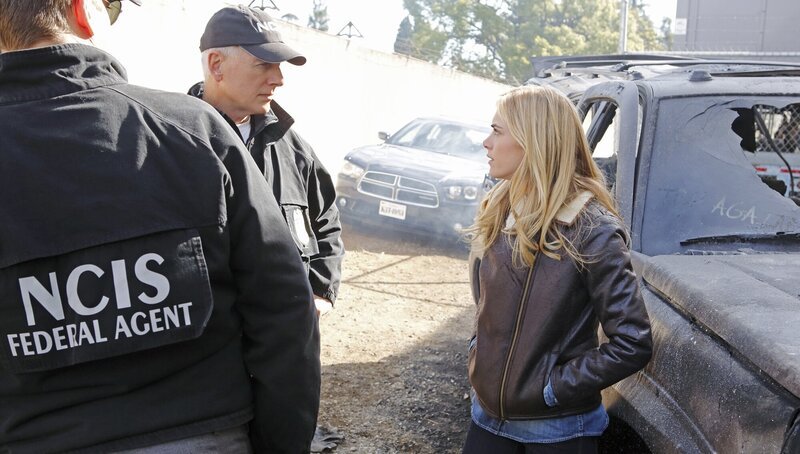 L-R: Anthony DiNozzo (Michael Weatherly), Leroy Jethro Gibbs (Mark Harmon) und Ellie Bishop (Emily Wickersham) – Bild: CBS Television
