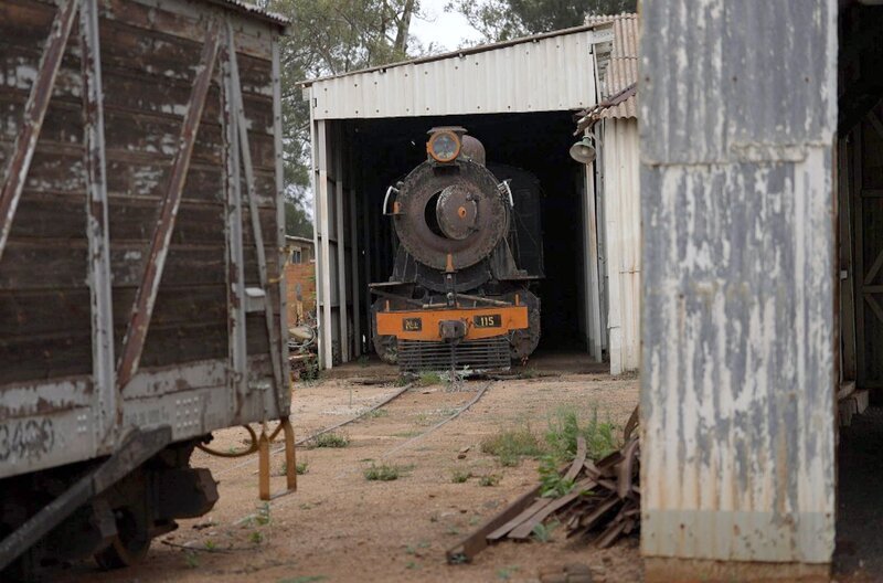 In Bulawayo, der zweitgrößten Stadt Simbabwes, hatten vor etwas mehr als einem Jahrhundert mächtige Lokomotiven das Sagen. – Bild: Elephant Doc