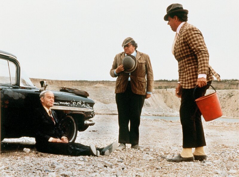 Kjeld und Benny können ihren Komplizen Egon gerade noch aus den Fängen eines Killers befreien. – Bild: MDR/​ARD/​Degeto