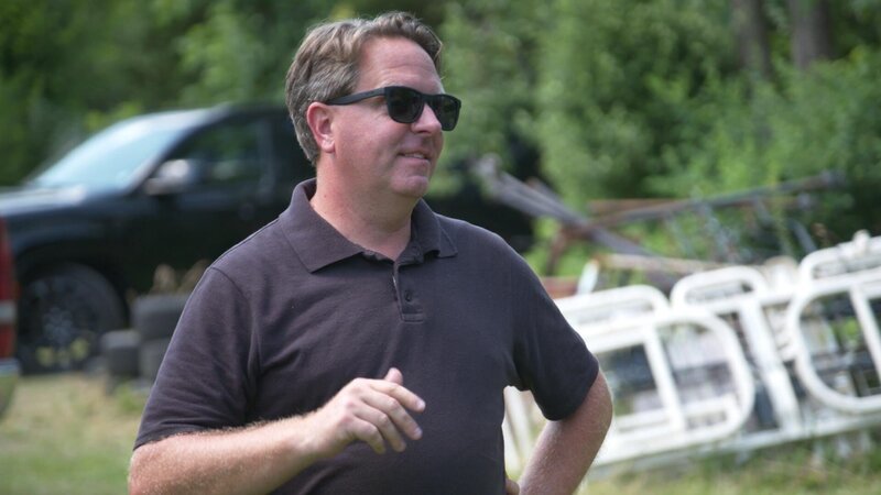 Matt Paxton disscussing plans to clean out this property – Bild: Warner Bros. Discovery, Inc. or its subsidiaries and affiliates