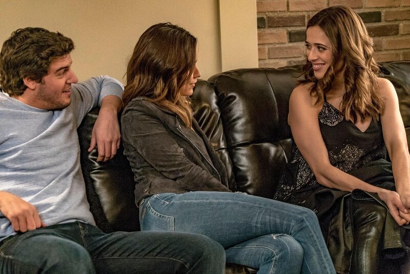 Erin Lindsay (Sophia Bush, M.) und Kim Burgess (Marina Squerciati) – Bild: VOXup