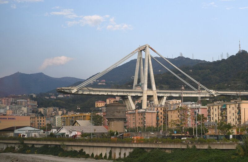 A general view during Italian players visit to the collapsed Ponte Morandi bridge. – Bild: Getty Images