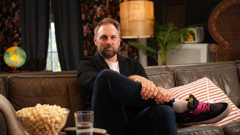 Moderator und Filmexperte Steven Gätjen spricht über Remakes und Revivals, über Figuren, die sich weiterentwickelt haben, und über Neuauflagen, die lieber in der Vergangenheit geblieben wären. – Bild: ZDF und Jonny Müller-Goldenstedt