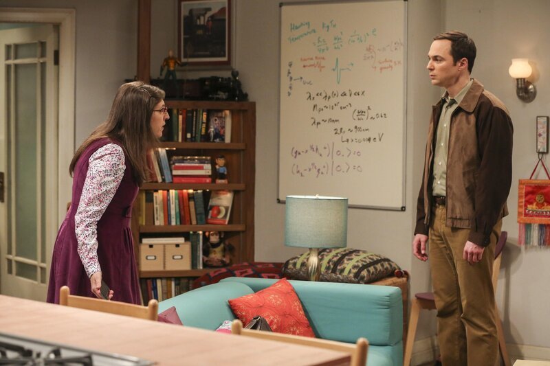 Amy Farrah Fowler (Mayim Bialik, l.); Sheldon Cooper (Jim Parsons, r.) – Bild: © 2016 Warner Brothers