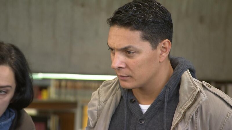 Gibt alles, um Kriminalfälle zu lösen: Mischa … – Bild: ProSieben/​SAT.1