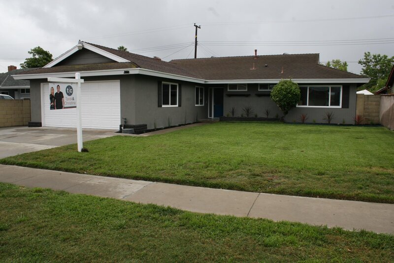 Werden Christina und Tarek mit einer Immobilie in Santa Ana einen guten Gewinn einfahren? – Bild: © 2015, HGTV/​Scripps Networks, LLC. All Rights Reserved