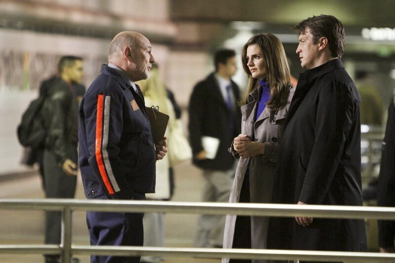 l-r: Mario Rivera (Carmen Argenziano), Richard Castle ( Nathan Fillion), Kate Beckett ( Stana Katic) – Bild: PLURIMEDIA (ABC Studios)