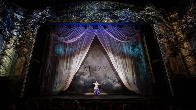 Cirque du Soleil: Alizé  +++ Die Verwendung des sendungsbezogenen Materials ist nur mit dem Hinweis und Verlinkung auf RTL+ gestattet. +++ – Bild: RTL /​ Anne-Marie Forker /​ Cirque du Soleil