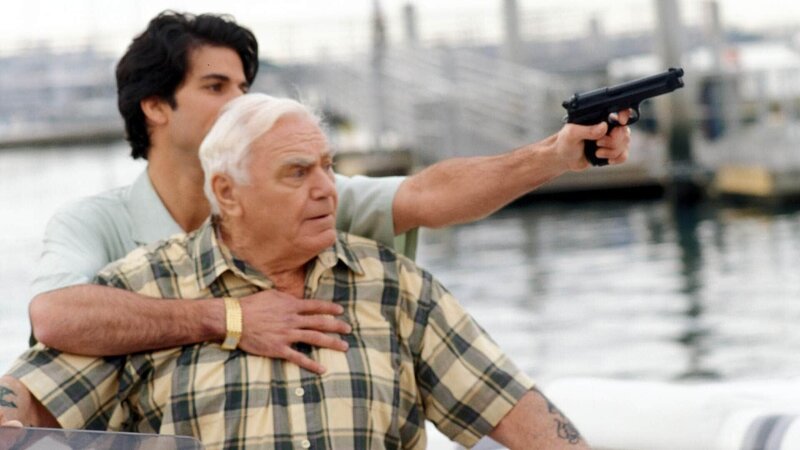 Artemus Sullivan (Ernest Borgnine, r.) – Bild: RTL /​ 2018 CBS Studios Inc.