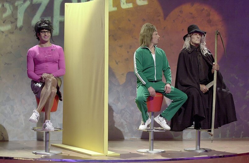 Rick Kavanian (l.), Michael "Bully" Herbig (M.) und Christian Tramitz (r.) nehmen "Herzblatt" aufs Korn. – Bild: ProSieben / S.E.T. Eigenproduktionsbild frei Rick Kavanian (l.), Michael "Bully" Herbig (M.) und Christian Tramitz (r.) nehmen "Herzblatt" aufs Korn. – Bild: ProSieben / S.E.T. Eigenproduktionsbild frei