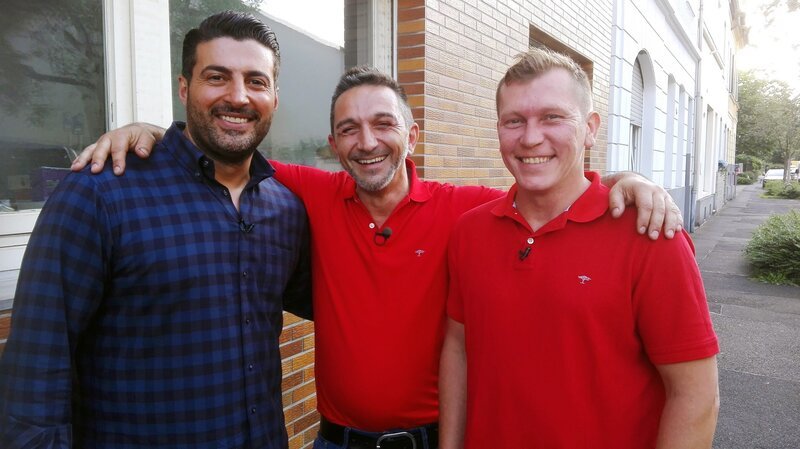 Die Trödelexperten Sükrü Pehlivan (li.), Mauro Corradino und Otto Schulte (re.) – Bild: Good Times /​ RTL II