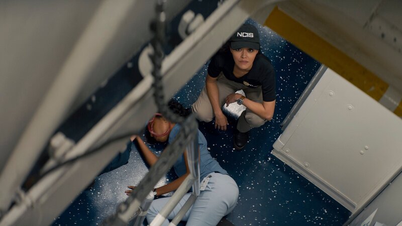 Lucy Tara (Yasmine Al-Bustami, r.) – Bild: CBS Broadcasting Inc.